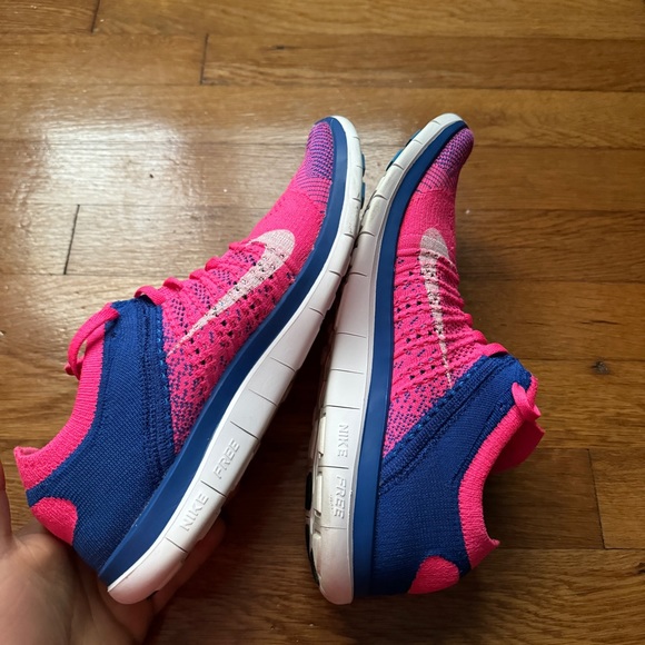 Womens Pink Nike Running Shoes - Picture 5 of 9